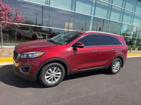 Used 2016 Kia Sorento LX image 3