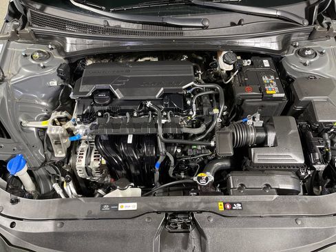 Certified 2025 Hyundai Elantra SEL FWD image 9