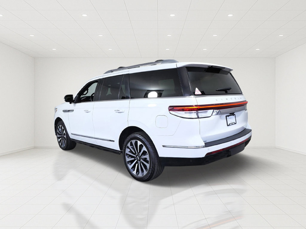 Certified 2023 Lincoln Navigator Reserve AWD/4WD image 4
