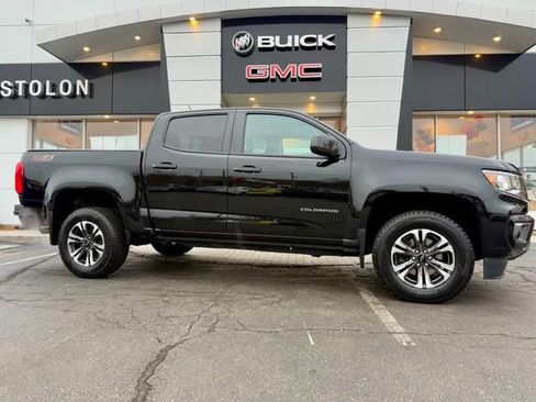 Used 2022 Chevrolet Colorado Z71 image 2
