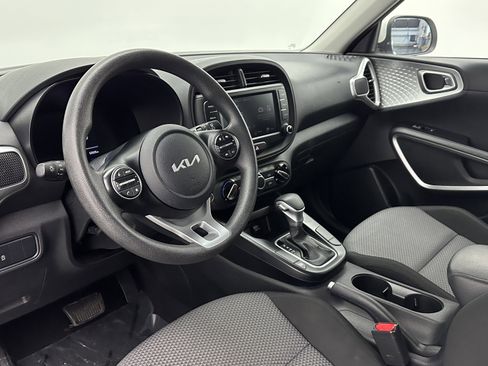 Used 2023 Kia Soul LX w/ LX Technology Package image 8