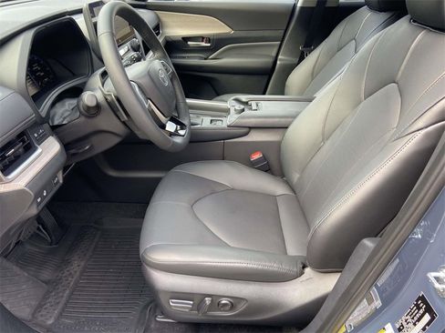 Used 2025 Toyota Grand Highlander Platinum image 20