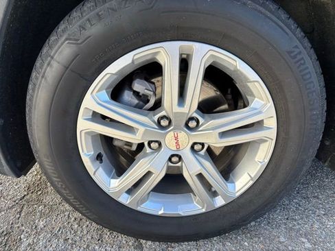 Used 2024 GMC Terrain SLE image 9