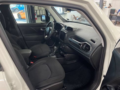 Used 2023 Jeep Renegade Altitude w/ Sun/Sound Group AWD/4WD image 49