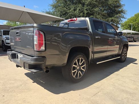 Used 2018 GMC Canyon Denali RWD image 3