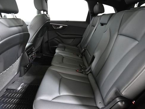 Used 2026 Audi Q7 3.0T Premium Plus w/ Premium Plus Package image 9
