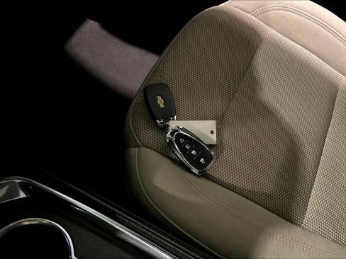 Used 2022 Chevrolet Traverse LS image 36