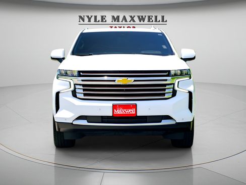 Used 2024 Chevrolet Suburban High Country RWD image 4