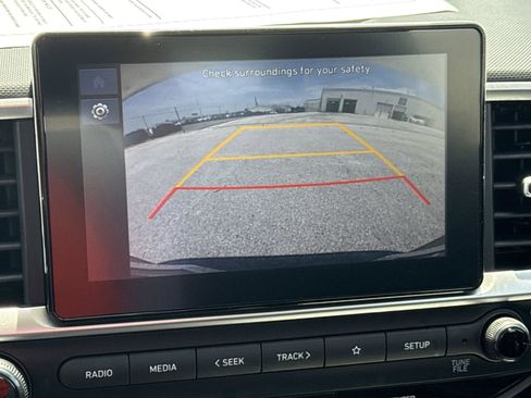 Used 2025 Hyundai Venue SEL FWD image 24