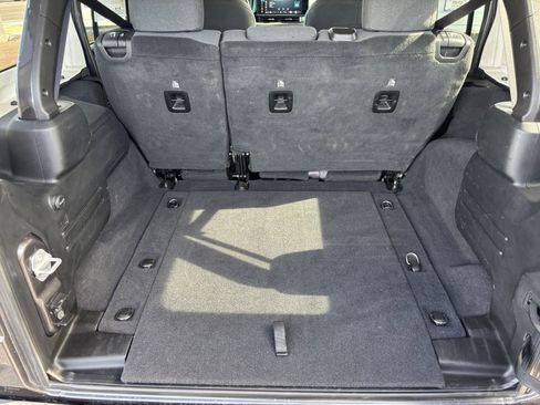 Used 2025 Jeep Wrangler Sport S image 31