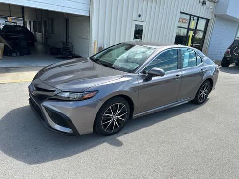 Used 2023 Toyota Camry SE FWD image 17