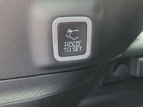 Used 2024 Jeep Grand Cherokee Altitude AWD/4WD image 11