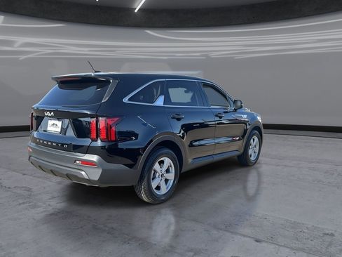 Used 2022 Kia Sorento LX FWD image 5