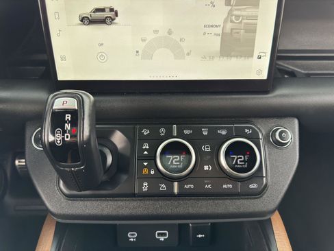 Used 2022 Land Rover Defender 90 X AWD/4WD image 29