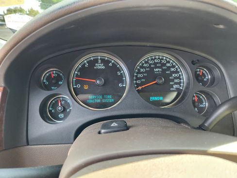 Used 2009 GMC Sierra 1500 SLT w/ White Diamond Edition RWD image 9