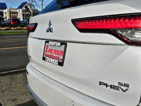 Used 2023 Mitsubishi Outlander SE image 10