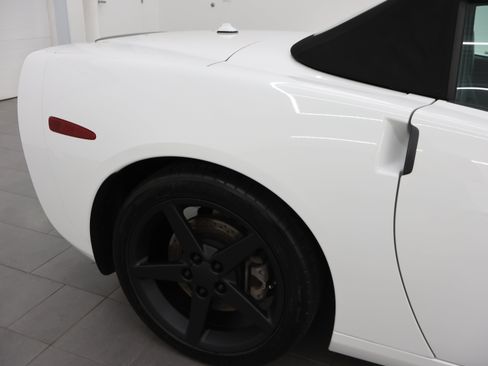 Used 2005 Chevrolet Corvette Convertible w/ Preferred Equipment Group RWD image 22