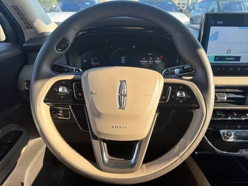 Certified 2023 Lincoln Corsair FWD image 17