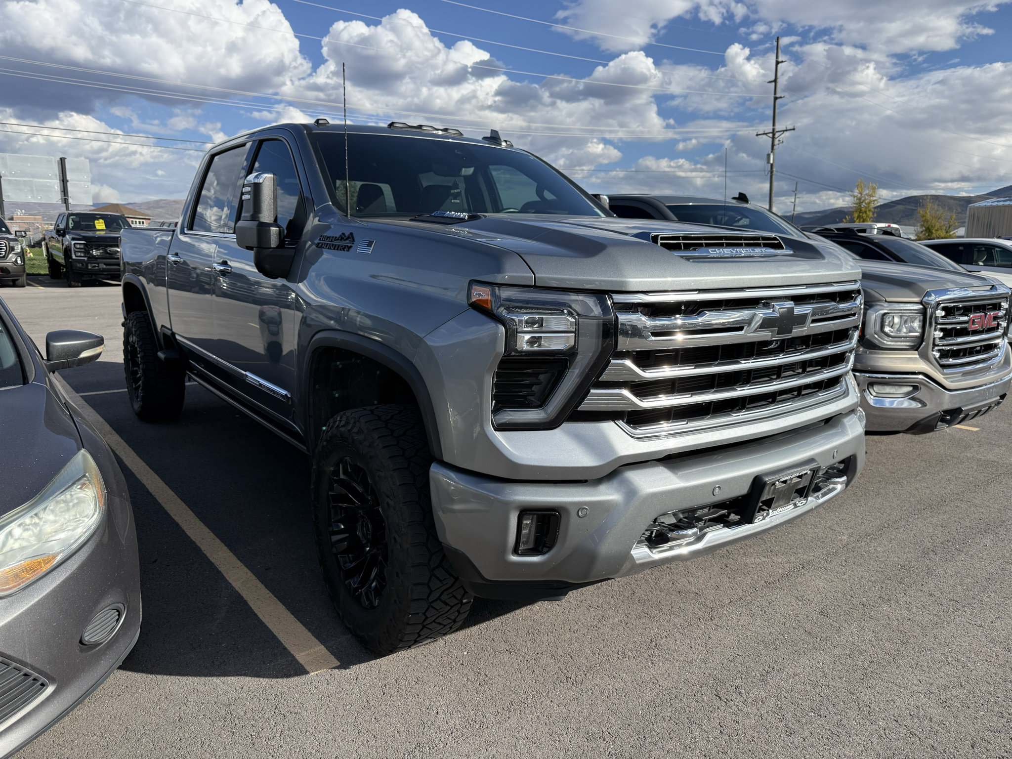 Used 2024 Chevrolet Silverado 3500 High Country w/ High Country Premium Package AWD/4WD image 4
