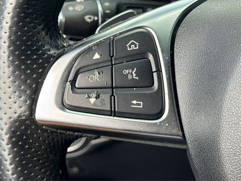 Used 2019 Mercedes-Benz GLC 300 image 32