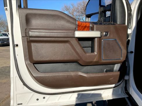 Used 2017 Ford F250 King Ranch w/ Chrome Package image 21
