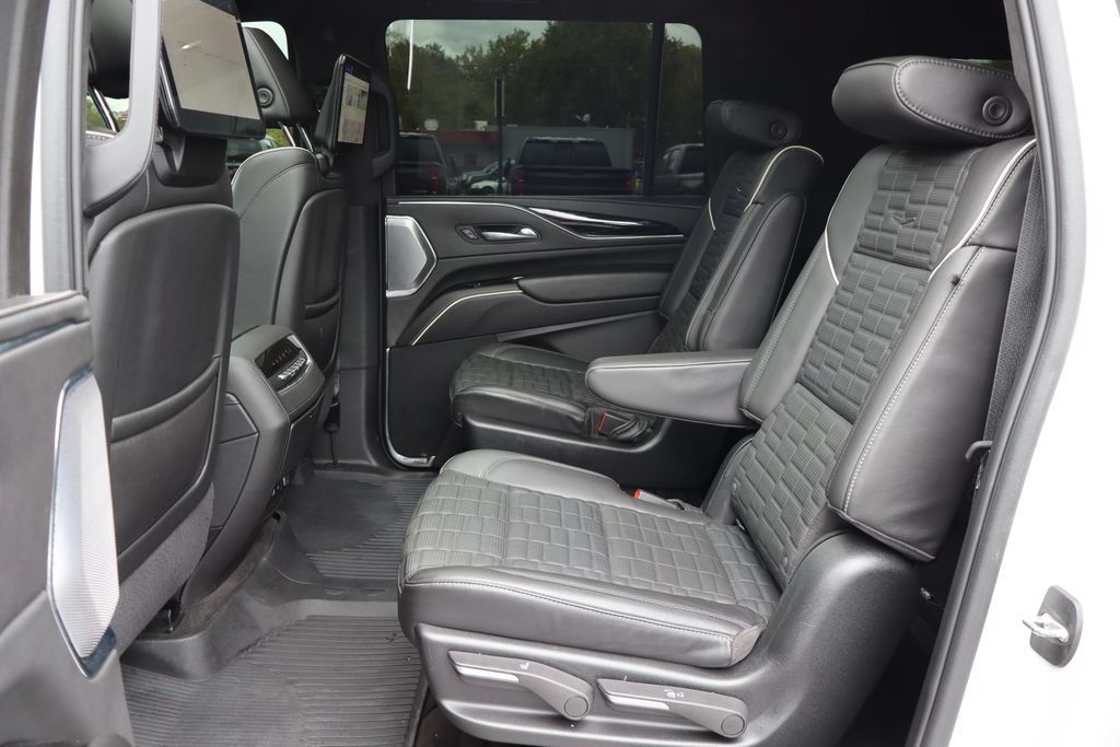 Used 2024 Cadillac Escalade ESV V AWD/4WD image 26