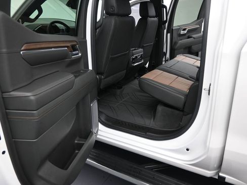 Used 2023 Chevrolet Silverado 1500 High Country w/ High Country Premium Package image 16