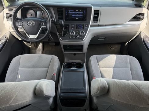 Used 2017 Toyota Sienna LE FWD image 10