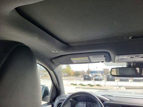 Used 2019 Toyota Tacoma TRD Sport image 11