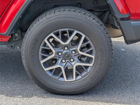 Used 2025 Jeep Wrangler Unlimited Sahara AWD/4WD image 9