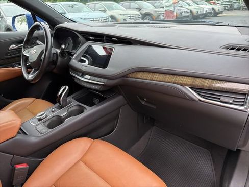 Used 2021 Cadillac XT4 Premium Luxury FWD image 32