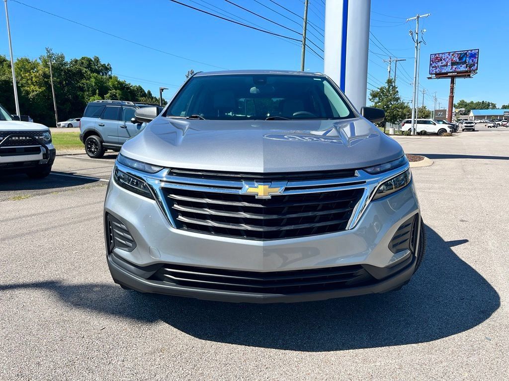 Used 2024 Chevrolet Equinox LS FWD image 2