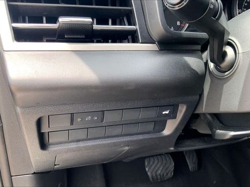 Used 2025 Mitsubishi Outlander SE FWD image 33