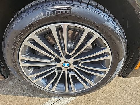 Used 2018 BMW 530i xDrive w/ Premium Package image 2