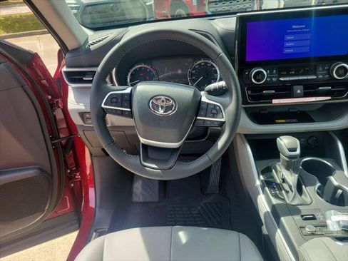 Certified 2026 Toyota Highlander XLE AWD/4WD image 16