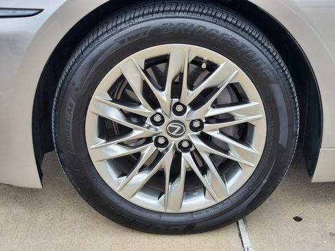 Used 2018 Lexus LS 500 w/ Interior Upgrade Package RWD image 10
