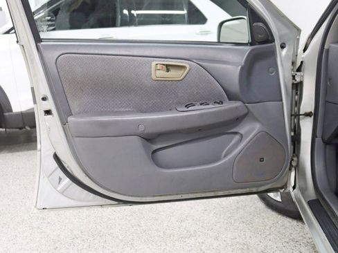 Used 2001 Toyota Camry V6 image 24