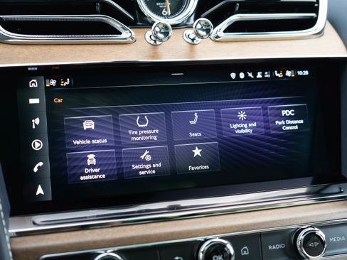 Used 2023 Bentley Bentayga image 19