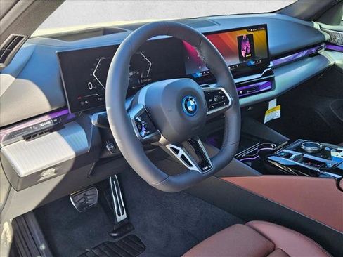 Used 2026 BMW i5 eDrive40 w/ M Sport Package RWD image 3