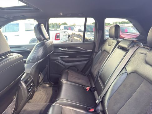 Used 2023 Jeep Grand Cherokee Altitude AWD/4WD image 32