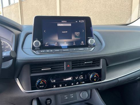 Used 2025 Nissan Rogue SV FWD image 16