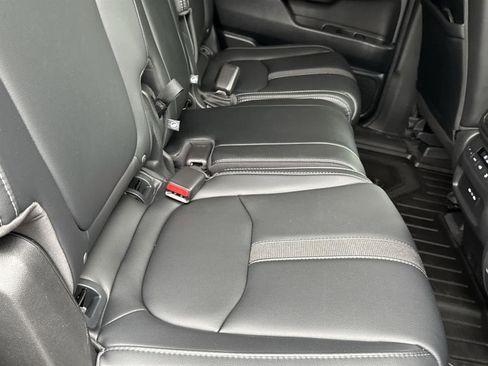 Used 2025 Honda Pilot Touring image 16