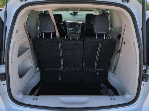 Used 2022 Chrysler Pacifica Touring-L FWD image 13