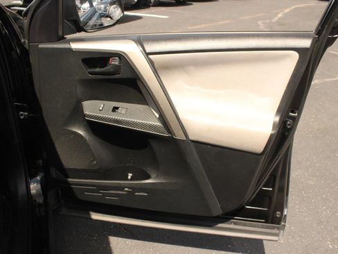 Used 2015 Toyota RAV4 LE AWD/4WD image 22