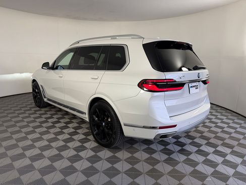 Used 2025 BMW X7 xDrive40i AWD/4WD image 3