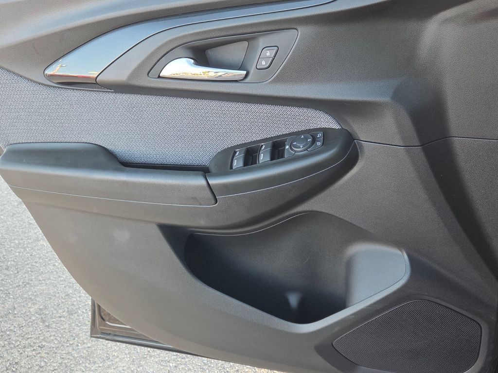 Certified 2023 Chevrolet TrailBlazer LT FWD image 30