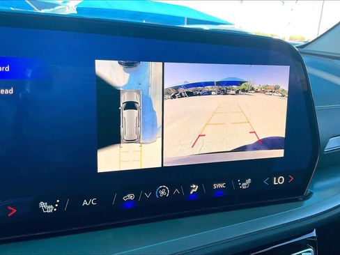 Used 2024 Chevrolet Traverse LT image 26