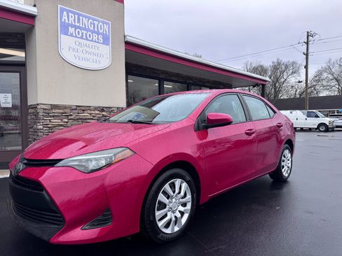 Used 2019 Toyota Corolla LE image 2