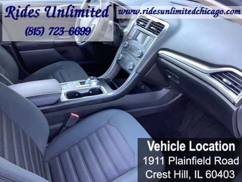 Used 2017 Ford Fusion SE FWD image 19