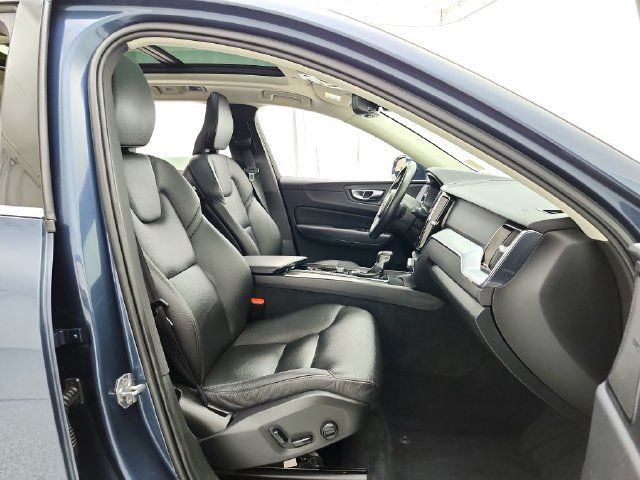Used 2019 Volvo XC60 T6 Momentum w/ Advanced Package AWD/4WD image 18